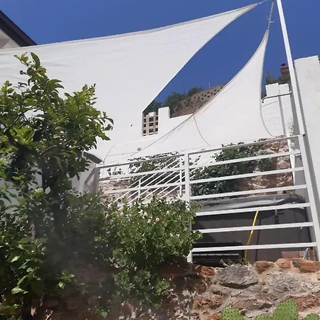 Casa Leone 부게루